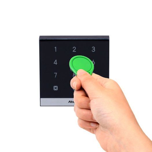 AK-A02S, Kontrola pristupa IK07, EM/MF kartica, NFC i PIN | 1 relej, 20.000 korisnika | 100.000 zapisa