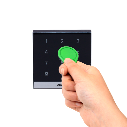 AK-A02S Kontrola pristupa IK07 EM/MF kartica, NFC i PIN | 1 relej | 20.000 korisnika | 100.000 zapisa 