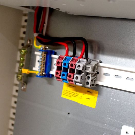 SF-BOX08SOL-BMS-IP55, Ormarić za brzo punjenje solarnih panela od poliestera, Magnetotermalni i SPD